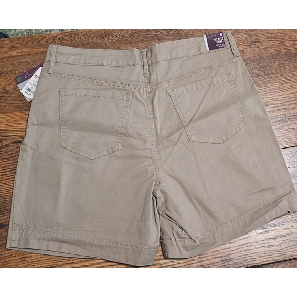 Gloria Vanderbilt Khaki Shorts, Slimming Effect, 6, NWT ✔️ - Picture 5 of 6